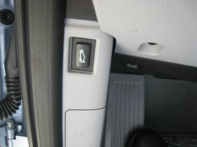 2010 BMW 1 series 2.5L SE