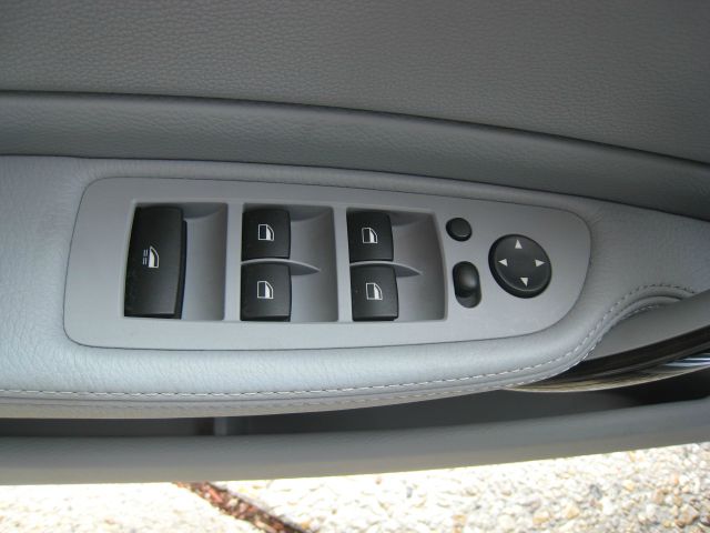 2010 BMW 1 series 2.5L SE