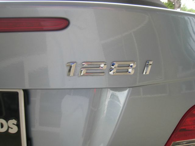 2010 BMW 1 series 2.5L SE