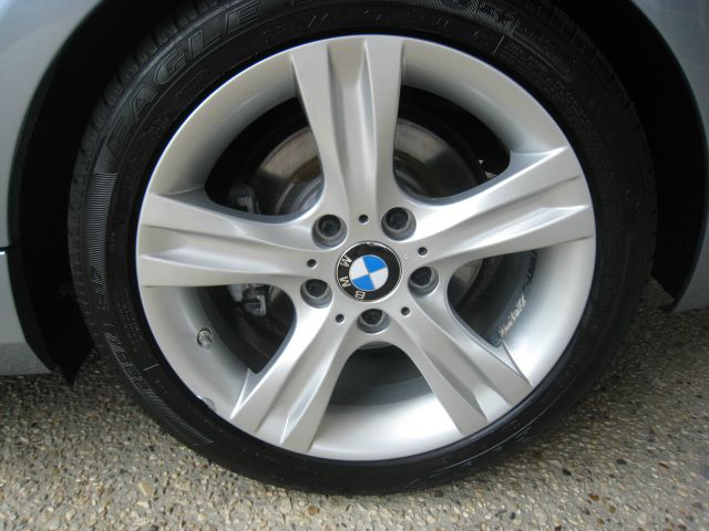 2010 BMW 1 series 2.5L SE