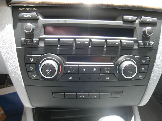 2010 BMW 1 series 2.5L SE