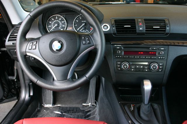 2011 BMW 1 series 2.5L SE