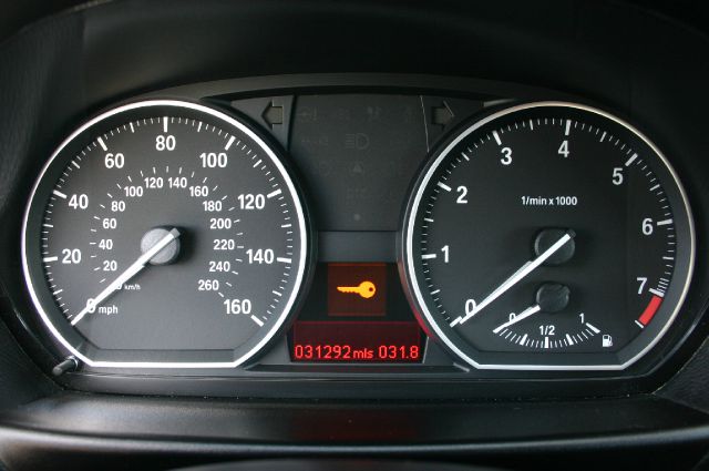 2011 BMW 1 series 2.5L SE