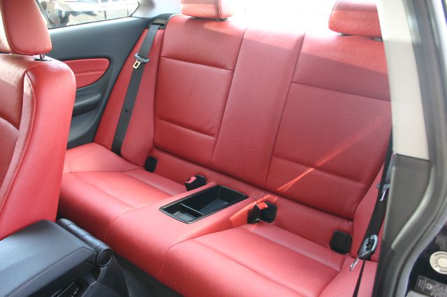 2011 BMW 1 series 2.5L SE