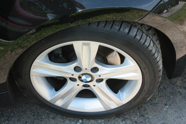 2011 BMW 1 series 2.5L SE