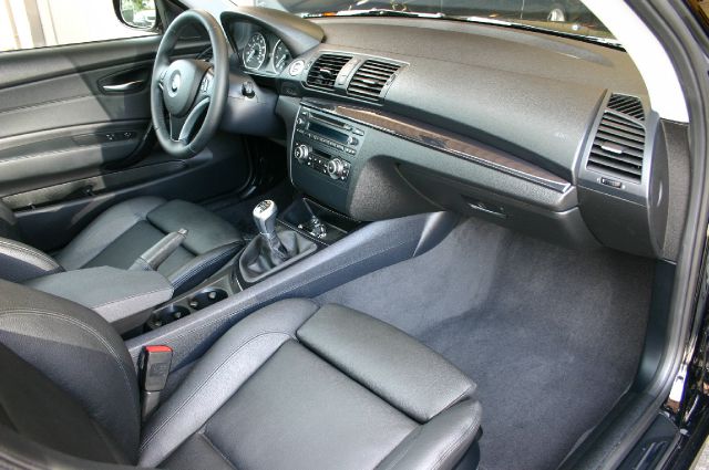 2011 BMW 1 series 2.5L SE