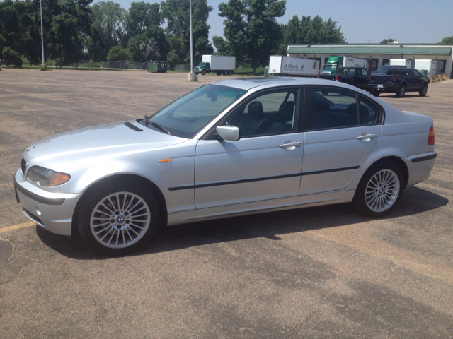 2002 BMW 3-Series 2WD 4dr Heat