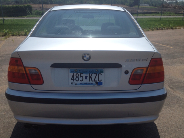 2002 BMW 3-Series 2WD 4dr Heat