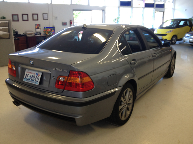 2004 BMW 3-Series 4WD 4dr Heat