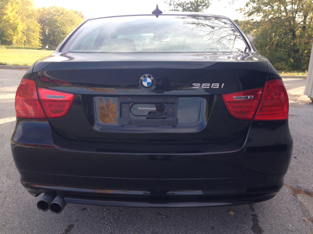 2011 BMW 3-Series EXT WB W/1sb PKG