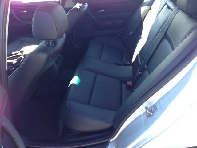 2011 BMW 3-Series EXT WB W/1sb PKG