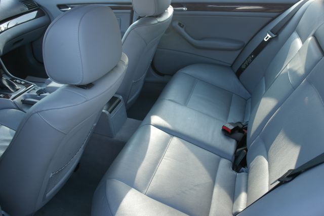 2002 BMW 3 series 2WD 4dr Heat