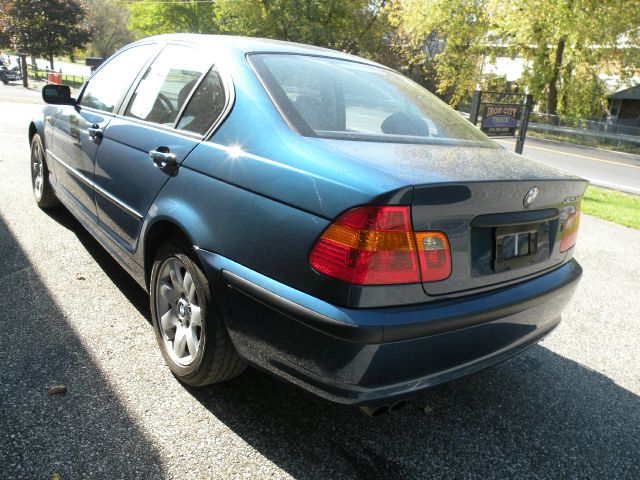 2002 BMW 3 series 2WD 4dr Heat