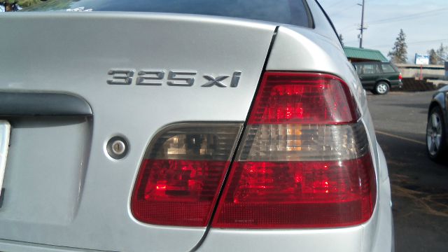 2002 BMW 3 series 2WD 4dr Heat