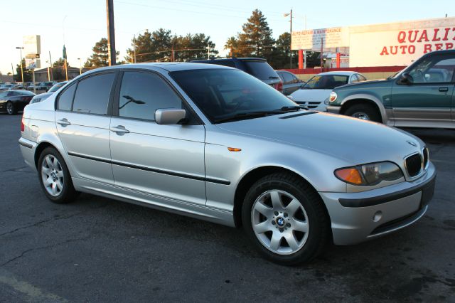 2002 BMW 3 series 2WD 4dr Heat