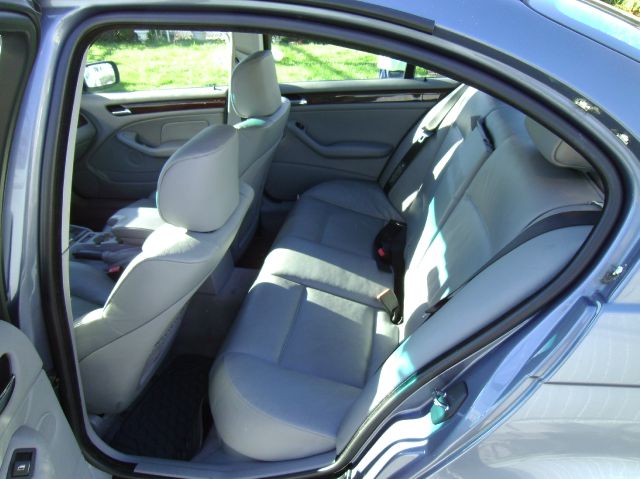 2002 BMW 3 series 2WD 4dr Heat