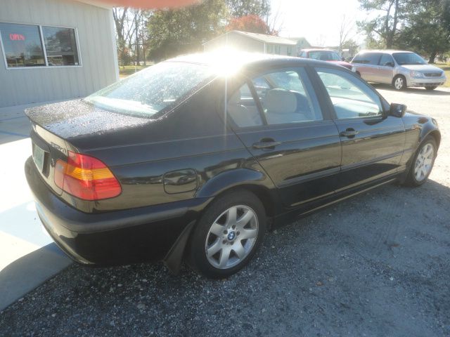 2002 BMW 3 series 2WD 4dr Heat