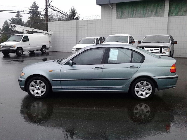 2003 BMW 3 series 2WD 4dr Heat