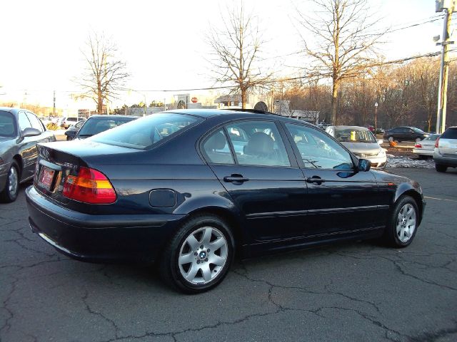 2003 BMW 3 series 2WD 4dr Heat