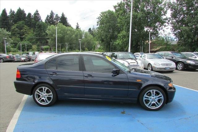 2004 BMW 3 series AWD 4DR 7-pass GRAY INT