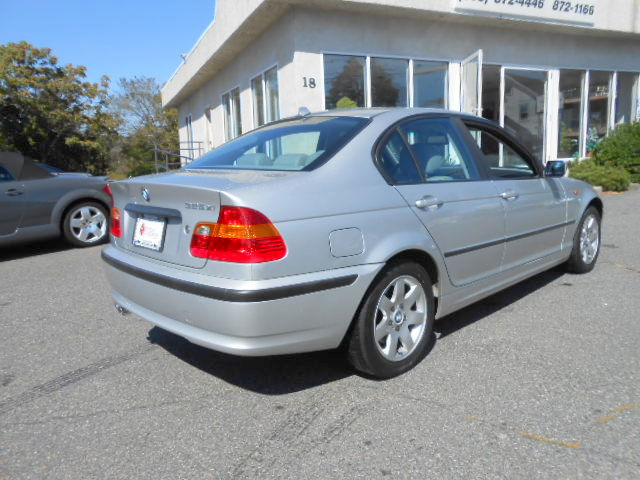 2004 BMW 3 series 2WD 4dr Heat
