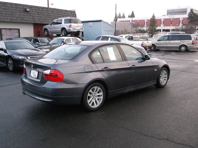 2006 BMW 3 series 2WD 4dr Heat