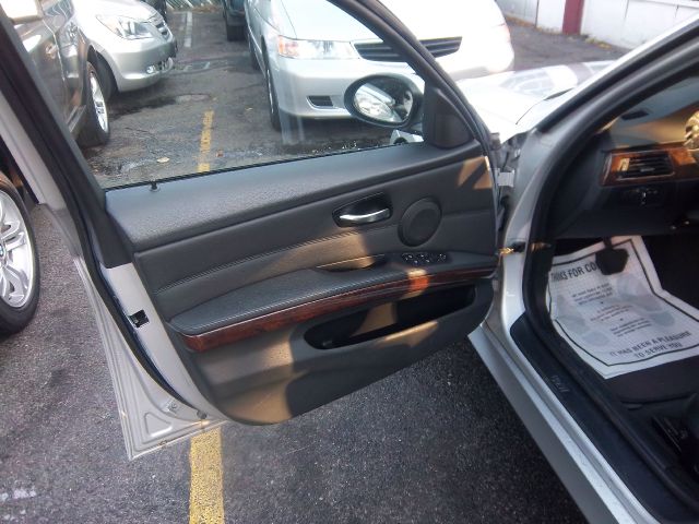 2006 BMW 3 series 2WD 4dr Heat