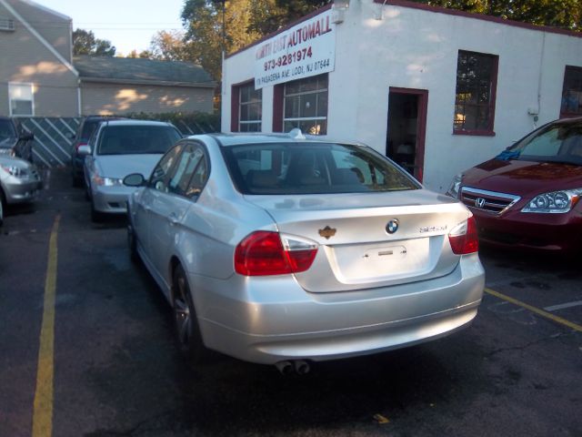 2006 BMW 3 series 2WD 4dr Heat