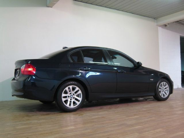 2006 BMW 3 series 2WD 4dr Heat