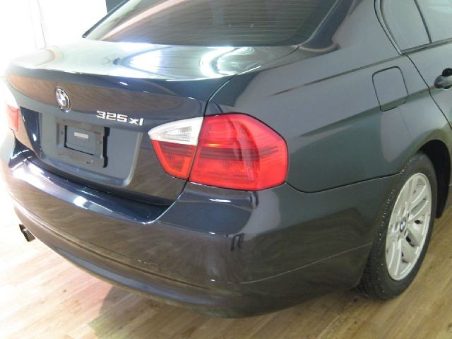 2006 BMW 3 series 2WD 4dr Heat
