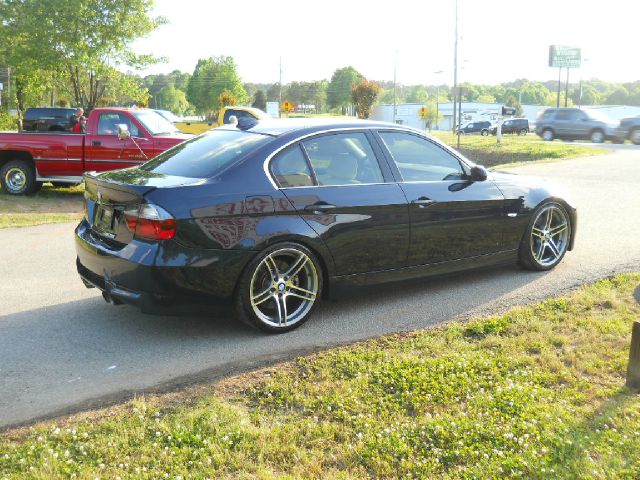 2007 BMW 3 series 4dr 2.5L Turbo W/sunroof/3rd Row AWD SUV