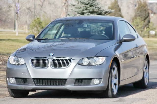 2008 BMW 3 series 4X4 Sunroof, Leather