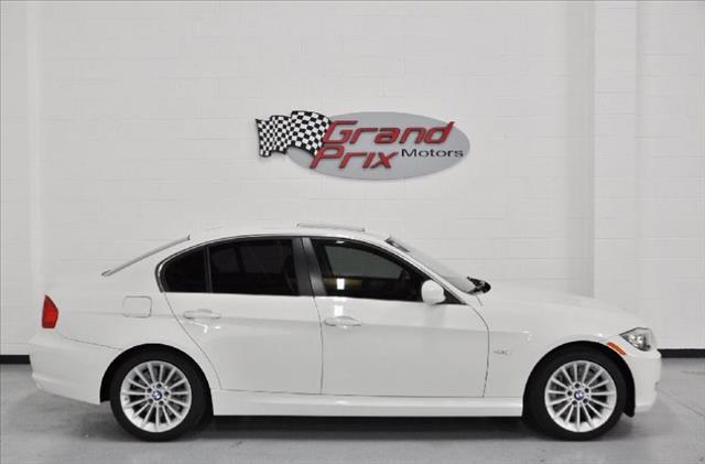 2011 BMW 3 series Sport-awd-2nd Bench-third-1 Owner