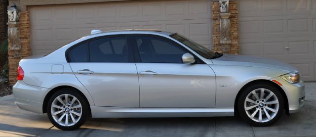 2011 BMW 3 series 29