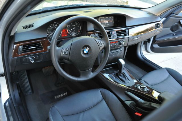 2011 BMW 3 series 29