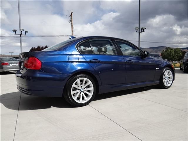 2011 BMW 3 series 2008 Nissan 1.8 SL