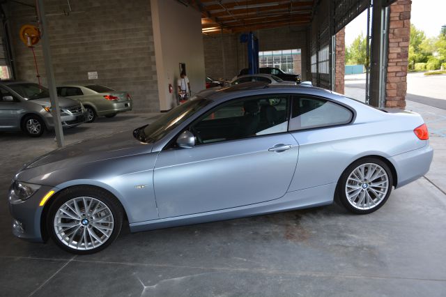 2011 BMW 3 series T6 AWD Moon Roof Leather