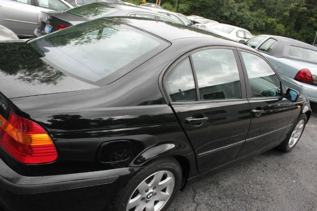 2002 BMW 3 series 2WD 4dr Heat