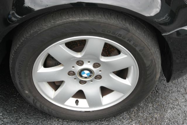 2002 BMW 3 series 2WD 4dr Heat