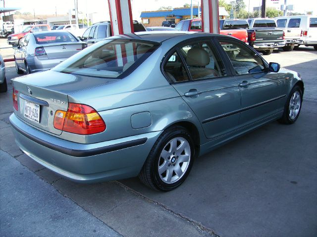 2002 BMW 3 series 2WD 4dr Heat