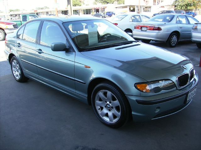 2002 BMW 3 series 2WD 4dr Heat