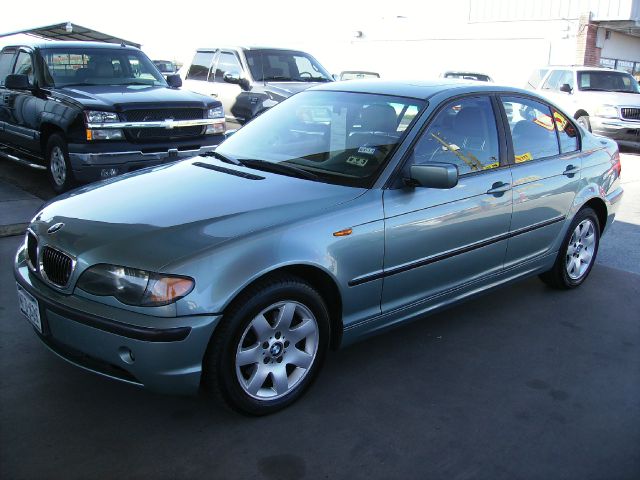 2002 BMW 3 series 2WD 4dr Heat
