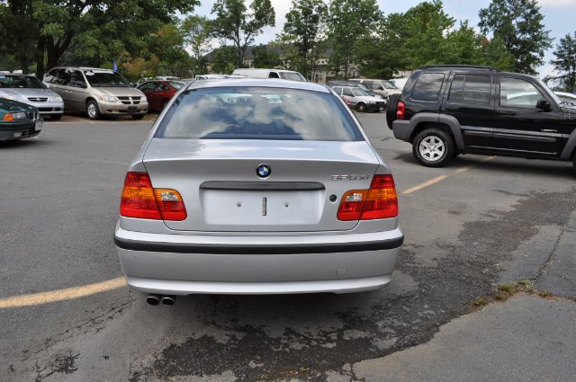 2003 BMW 3 series 2WD 4dr Heat