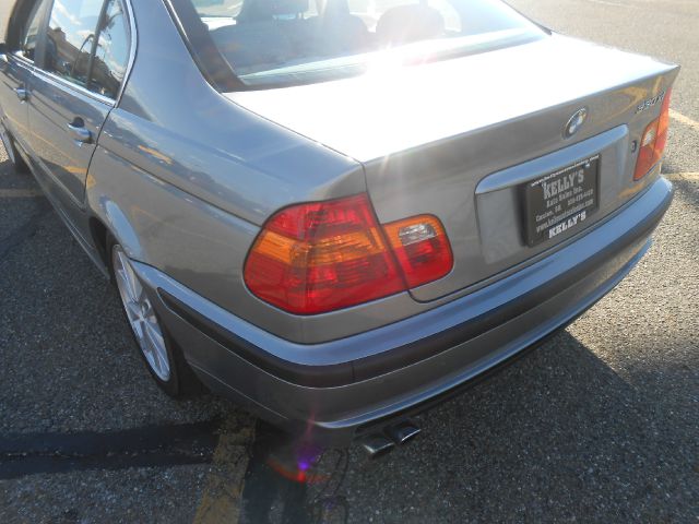 2003 BMW 3 series 4WD 4dr Heat