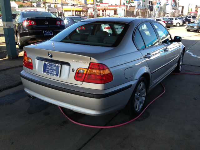 2003 BMW 3 series 2WD 4dr Heat