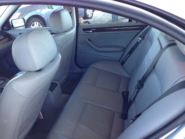 2003 BMW 3 series 2WD 4dr Heat