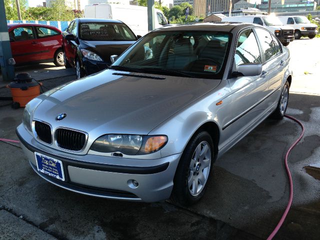 2003 BMW 3 series 2WD 4dr Heat
