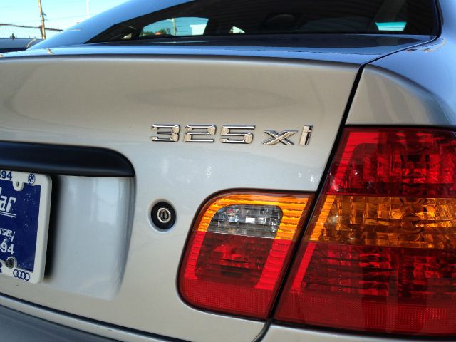 2003 BMW 3 series 2WD 4dr Heat