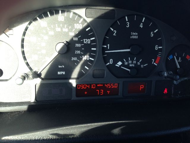 2003 BMW 3 series 2WD 4dr Heat