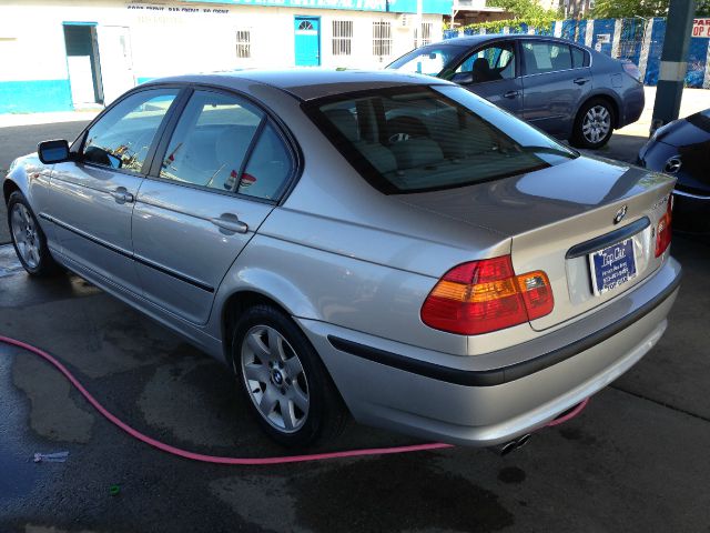 2003 BMW 3 series 2WD 4dr Heat